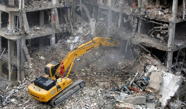 ABD ve İsrail tarafından hedef alınan Tahran'ın Enderzgu bölgesinde ciddi oluştu