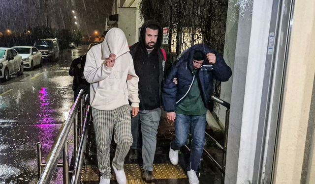 Adana'da 1 gencin öldüğü, 2 ağabeyinin de yaralandığı kavgayla ilgili 5 zanlı tutuklandı