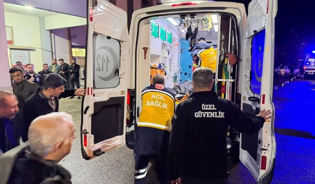 Adıyaman'da dere yatağına devrilen otomobildeki 2'si ağır 5 kişi yaralandı