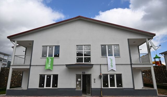 AK Parti Genel Başkan Yardımcısı Zorlu, Gaziantep'te anahtar teslim törenine katıldı: