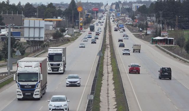 Amasya'da bayram tatili öncesi trafik yoğunluğu başladı