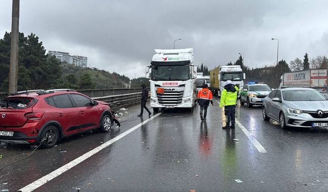 Anadolu Otoyolu'nda zincirleme kaza nedeniyle İstanbul istikameti ulaşıma kapandı