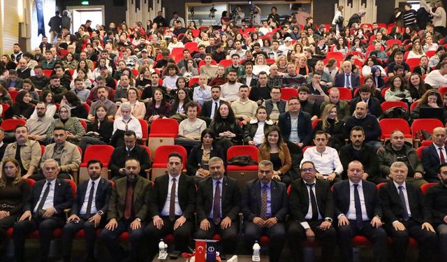 Anadolu Üniversitesi'nde 'Dijital Habercilik ve Yapay Zeka Eğitimi Programı' gerçekleştirildi