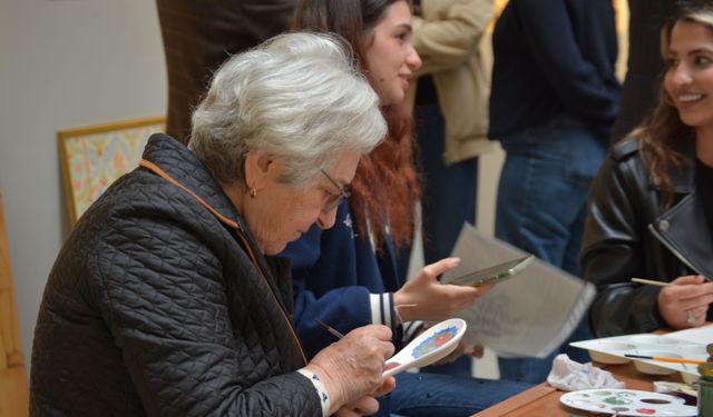Antalya'da 'Her Yaşta Sanat' çalıştayı düzenlendi