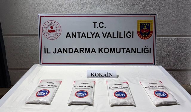 Antalya'da uyuşturucu operasyonunda yakalanan 2 şüpheli tutuklandı
