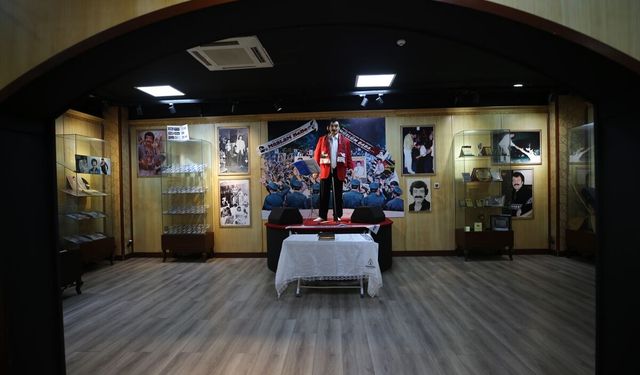 Arabeskin efsanesi 'Müslüm Baba'nın hatırası Şanlıurfa'daki müzede yaşatılıyor