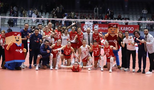 Aras Kargo Spor Kulübü Kadın Voleybol Takımı play-off'a zaferle başladı
