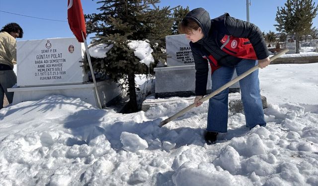 Ardahan'da şehit mezarlarının bakım ve onarımı için çalışma başlatıldı