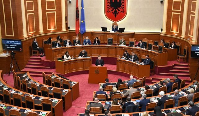 Arnavutluk meclisi, İran'ı 'terörü destekleyen devlet' olarak ilan eden kararı onayladı