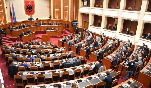 Arnavutluk Meclisi kabine değişikliklerini onayladı