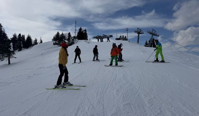 Artvin Atabarı Kayak Merkezi ziyaretçilerini ağırlamaya devam ediyor