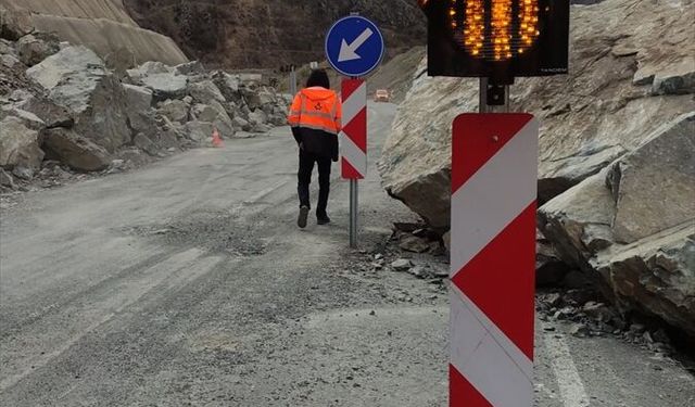 Artvin-Şavşat kara yolu tek yönlü ulaşıma açıldı