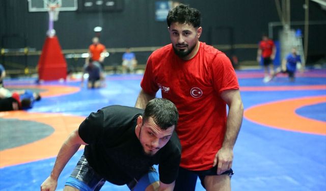 Babasının izinden giden milli güreşçi Muhammed Halit Ozmuş'un hedefi Avrupa şampiyonluğu
