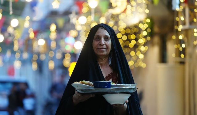 Bağdat'ın eski mahallelerinde yaşatılan bir ramazan geleneği: 'Komşudan komşuya iftar'