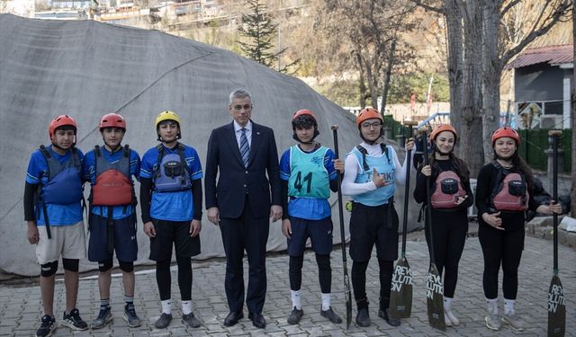 Bakan Memişoğlu, Tunceli'de Yeşilay Türkiye Rafting Şampiyonası 1. Ayak Yarışları'nı izledi