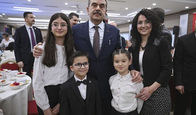 Bakan Tekin, Türkiye Uzlaşı ve Toplumsal Kalkınma Vakfının iftarına katıldı: