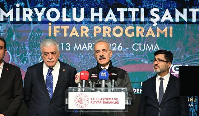Bakan Uraloğlu Halkalı-Ispartakule Demiryolu Hattı şantiyesinde çalışanlarla iftar yaptı: