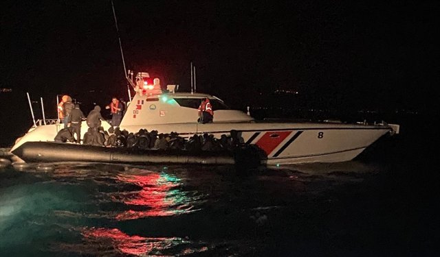 Balıkesir açıklarında 39 düzensiz göçmen kurtarıldı