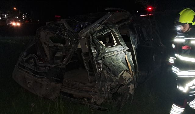 Balıkesir'de şarampole devrilen otomobildeki 1 kişi öldü, 6 kişi yaralandı