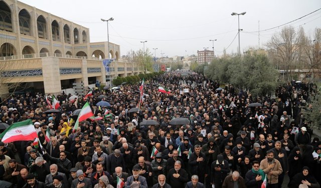 Başkent Tahran'da cuma namazı sonrası ABD ve İsrail aleyhine protesto yürüyüşü düzenlendi