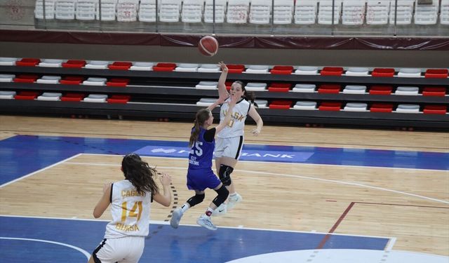 Basketbolda 14 Yaş Altı Kızlar Anadolu Şampiyonası, Kırklareli'nde başladı