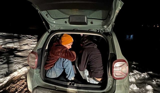 Bayburt'ta 8 düzensiz göçmen yakalandı