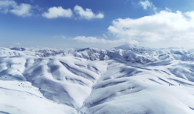 Bayburt'un yüksek kesimlerinde kar kalınlığı 2 metreyi aştı