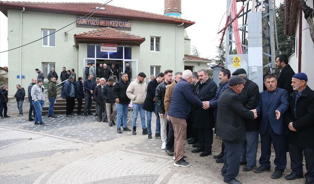 BBP Genel Başkanı Destici, Eskişehir'de bayram namazı sonrası konuştu: