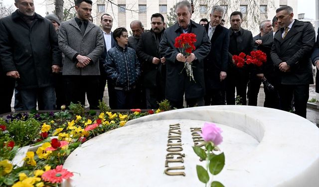 BBP Genel Başkanı Destici, Muhsin Yazıcıoğlu'nun kabrini ziyaret etti: