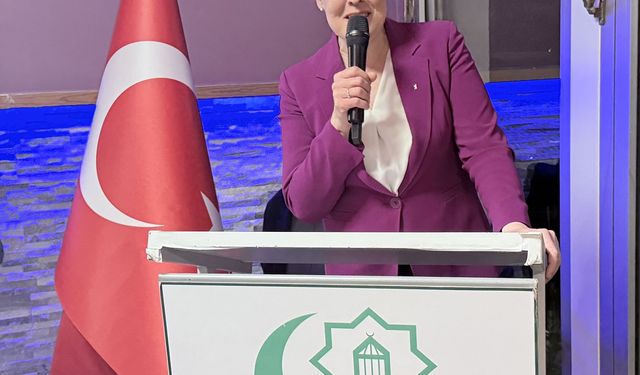 Berlin eyaletinin Ekonomi Bakanı Giffey, Aziziye Camisi Derneğinin iftar programına katıldı