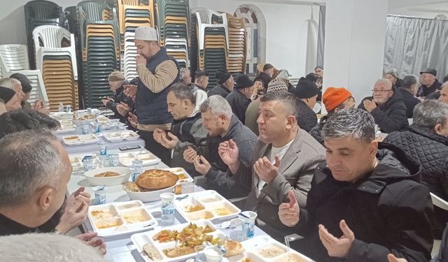 Bilecik'in Sarıdayı köyü sakinleri 20 yıldır birlikte iftar yapıyor