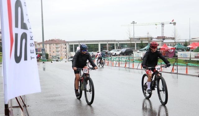 Bisikletçiler, milli takım seçmeleri için Sakarya'da pedal çevirdi