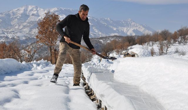 Bitlis'teki arıcıların kış mesaisi