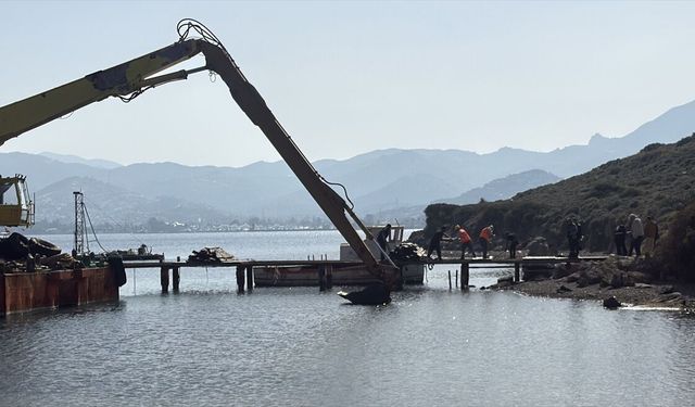 Bodrum'da kaçak iskeleler yıkıldı, karavanların tahliyesine başlandı