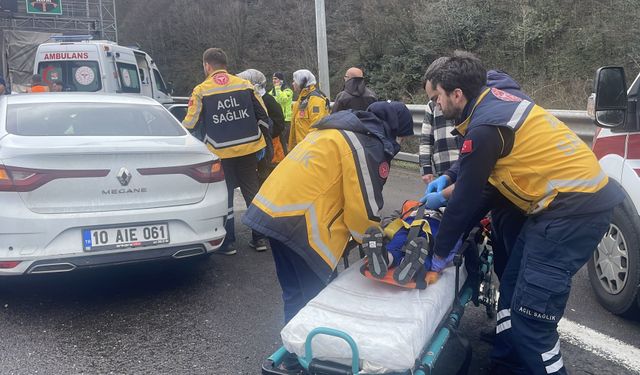 Bolu'da otomobille kamyonetin çarpıştığı kazada 2'si çocuk 4 kişi yaralandı