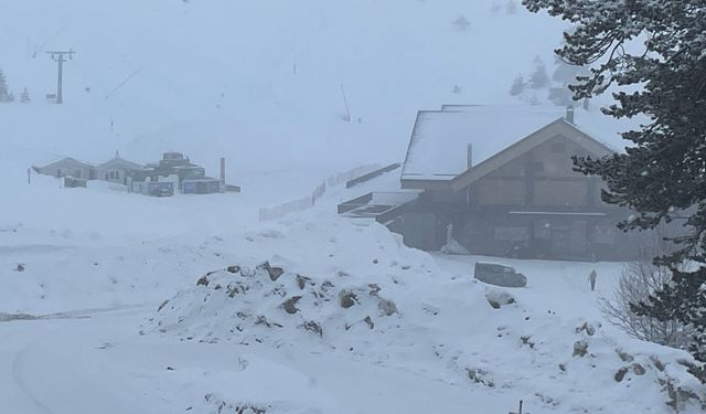 Bolu'nun yüksek kesimlerine kar yağdı