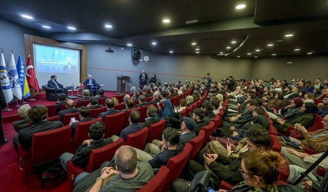 Bosna Hersek'te, 'Yeni Dünyayı İnşa Etmek: Balkan Gençliği için Akademik ve Kültürel Köprüler' konferansı