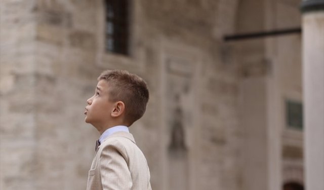 Bosna Hersek'teki tarihi Ferhadiye Camisi'nde geleneksel iftar sofrası kuruldu