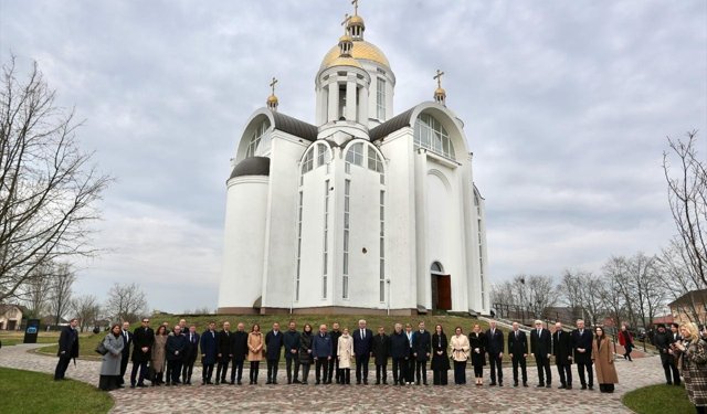 Bulgaristan Dışişleri Bakanı Neynski, Ukrayna'nın Buça kentinde anma törenine katıldı