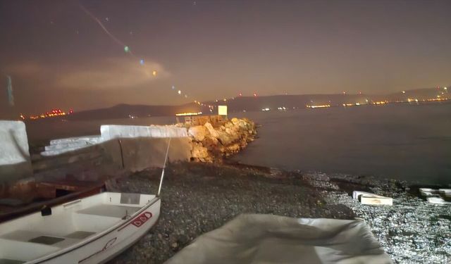 Bursa'da batan teknedeki baba ve oğlu kendi imkanlarıyla kurtuldu