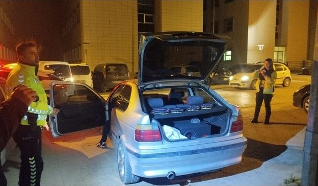 Bursa'da hastane bahçesinde yüksek sesle müzik dinleyen sürücüye para cezası uygulandı