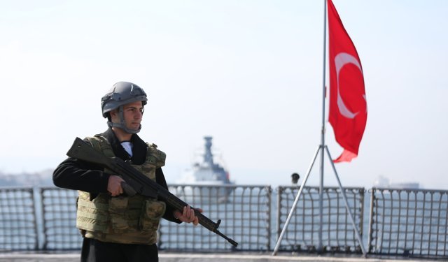 Çanakkale'de Deniz Kuvvetleri Komutanlığı gemilerine ziyaretler sürüyor