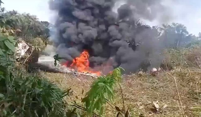 Colombian Air Force Aircraft crashes with up to 100 troops aboard