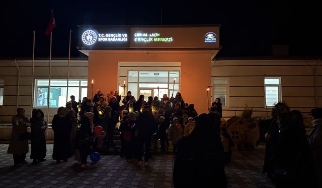 Çorum'da çocuklar teravih namazına 'fener alayı' ile gitti