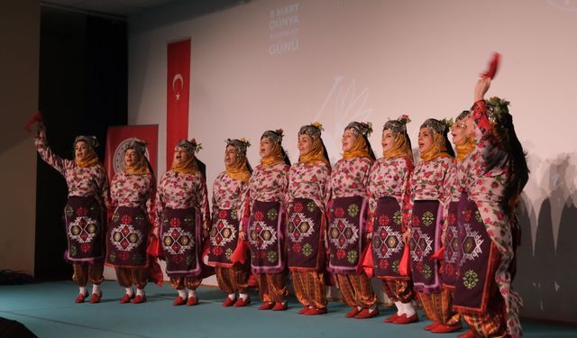 Çorum'da kadınlardan oluşan 'Gönülden Ezgiler Korosu' konser verdi