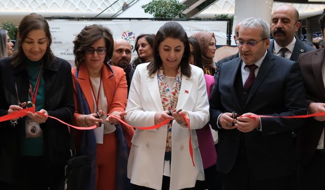 Çorum'da 'Sanatın Işığında Kadın' temalı resim sergisi açıldı