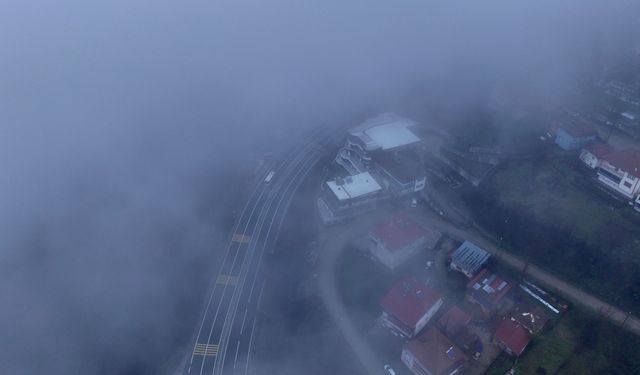 D-100 kara yolu Bolu Dağı geçişinde sis etkili oldu