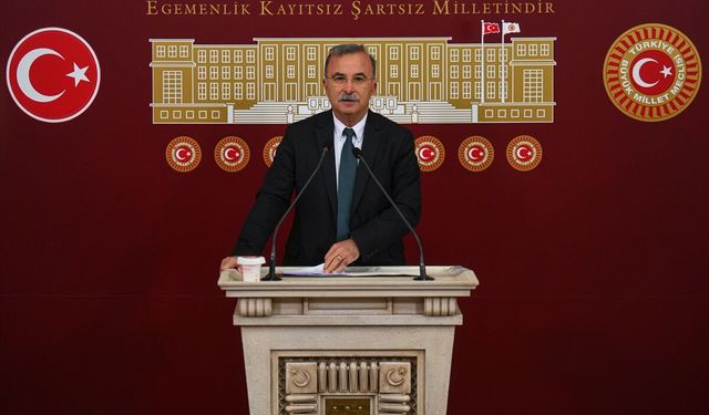 DEM Parti milletvekilleri Meclis'te basın toplantısı düzenledi