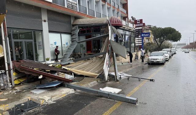 Denizli'de kuvvetli rüzgar hayatı olumsuz etkiliyor