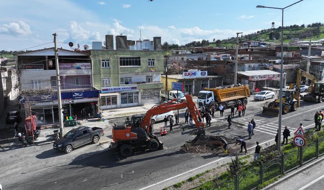 Diyarbakır-Silvan kara yolunda çökme meydana geldi